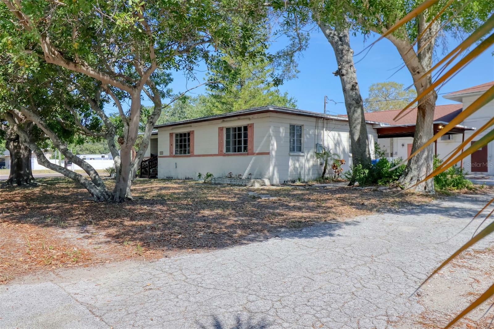 Property Photo: 4845 25 Avenue N FL 33713