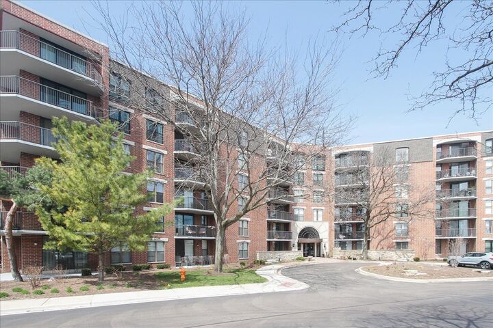 511 Aurora Avenue 416  Naperville IL 60540 photo