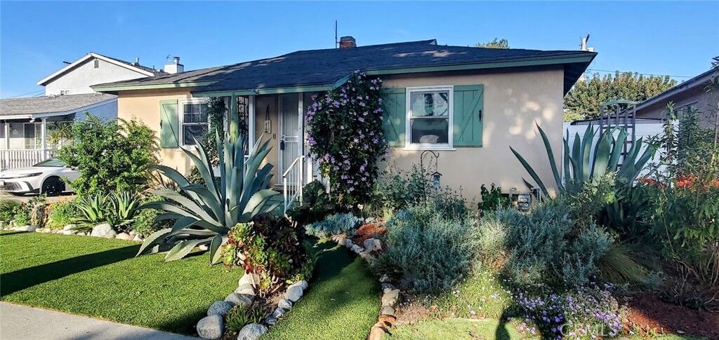 Property Photo:  5902 Sunfield Avenue  CA 90712 