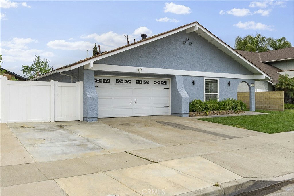 Property Photo: 805 W Brentwood Avenue CA 92865