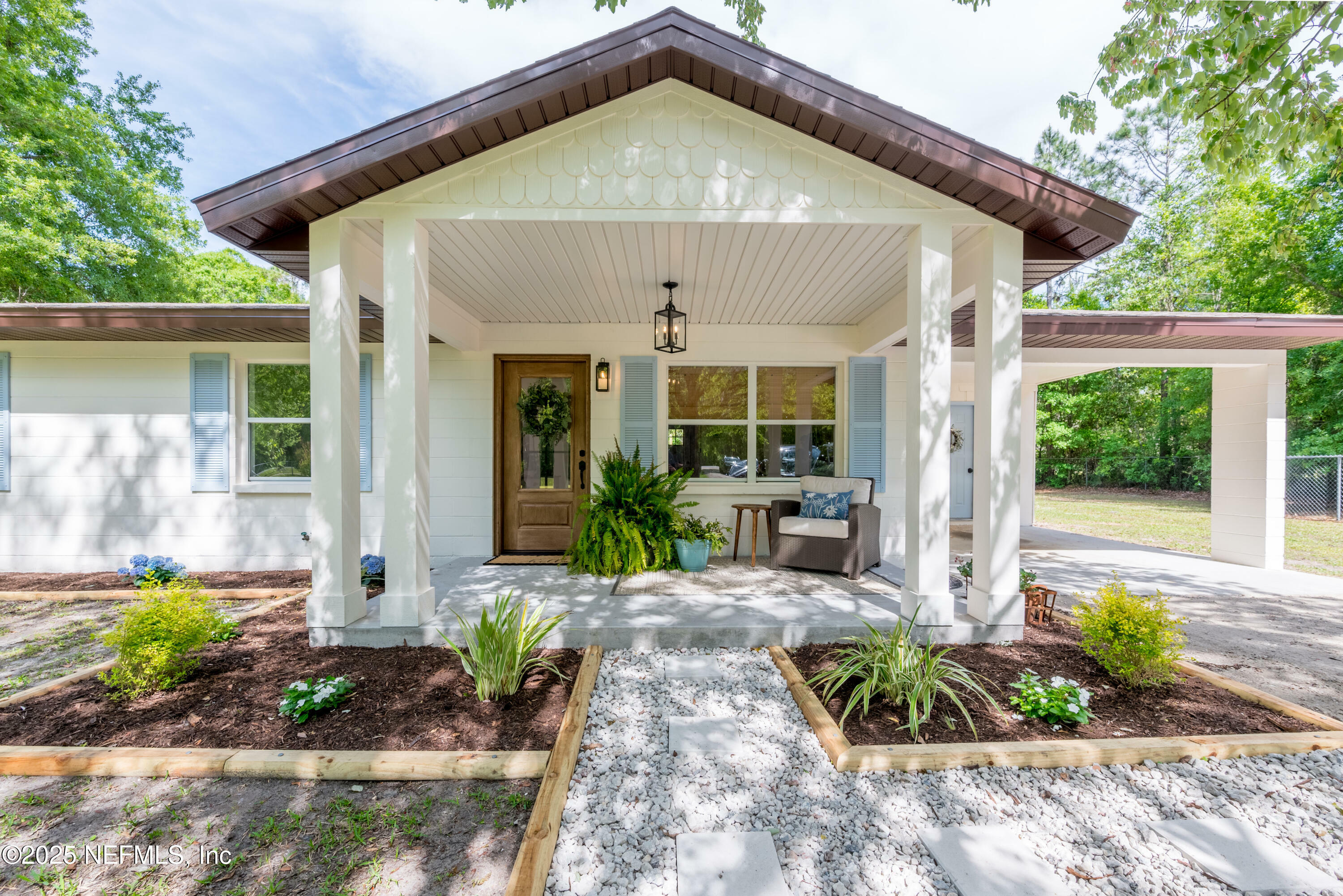 Property Photo: 7423 SE State Rd 100 FL 32091