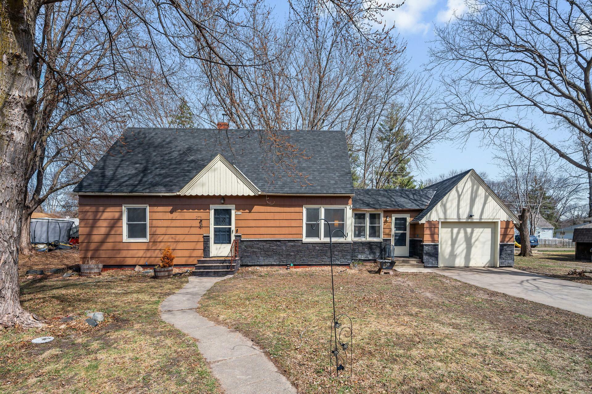 1610 Hennepin Avenue N  Glencoe MN 55336 photo