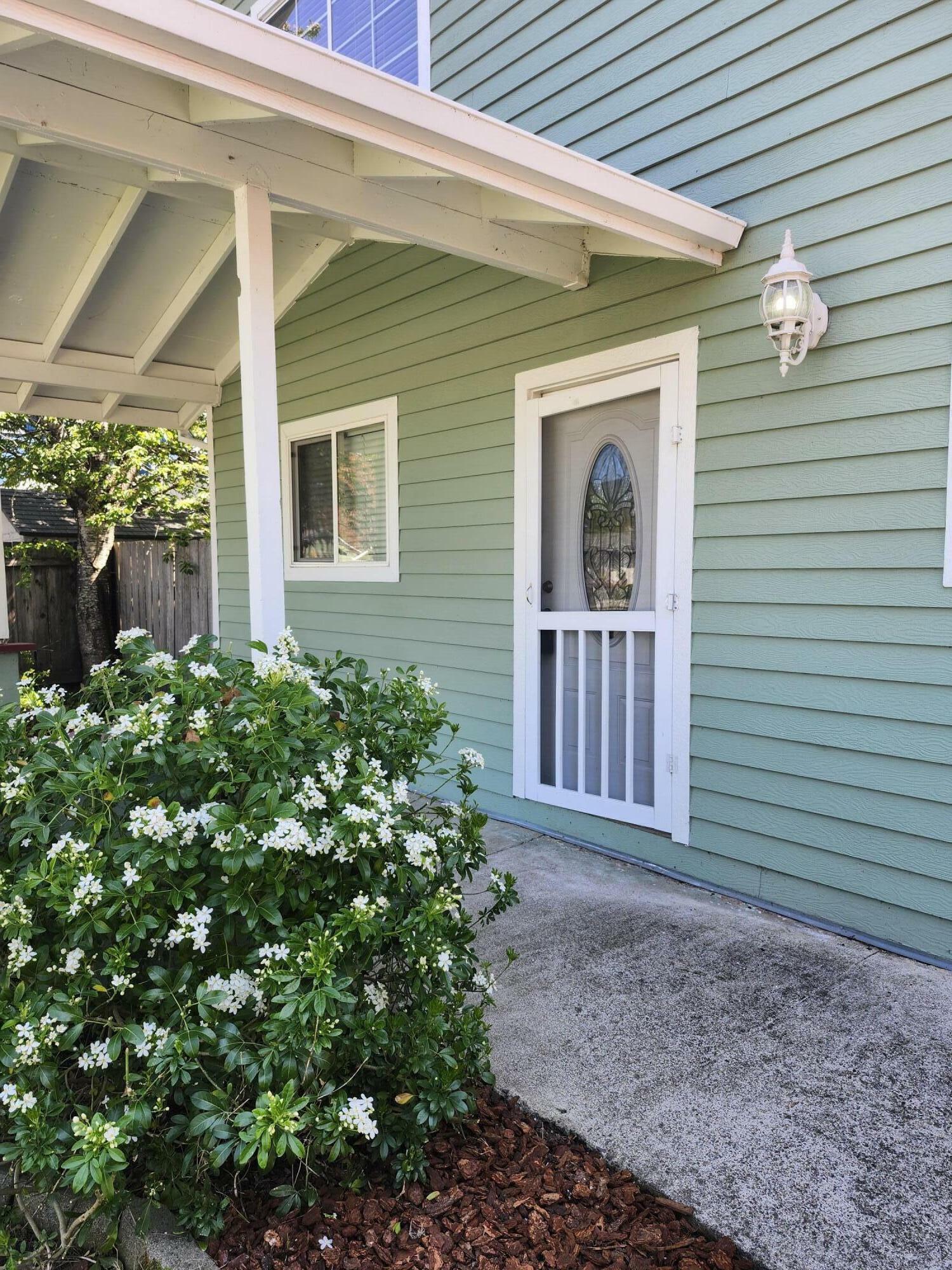 Property Photo: 1011 SW I Street OR 97526