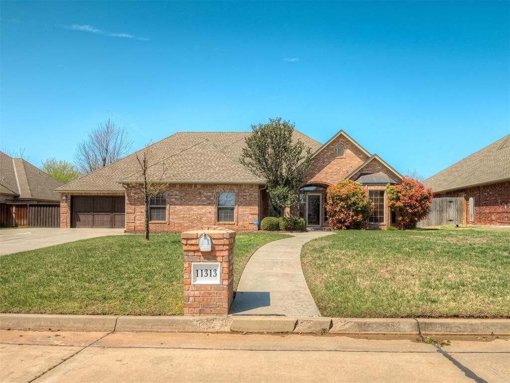 Property Photo:  11313 Fountain Boulevard  OK 73170 