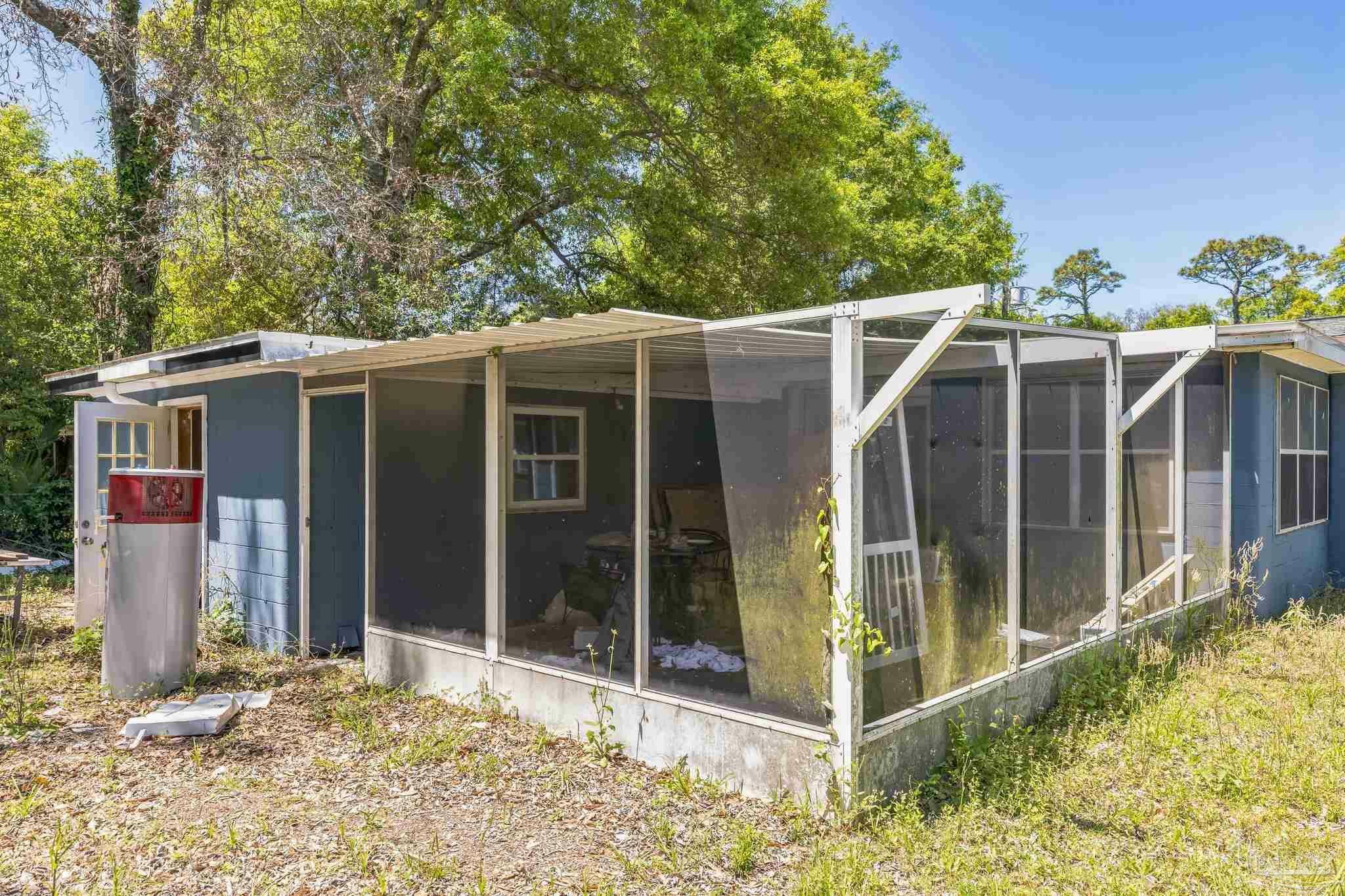 Property Photo: 1115 Barcia Dr FL 32503