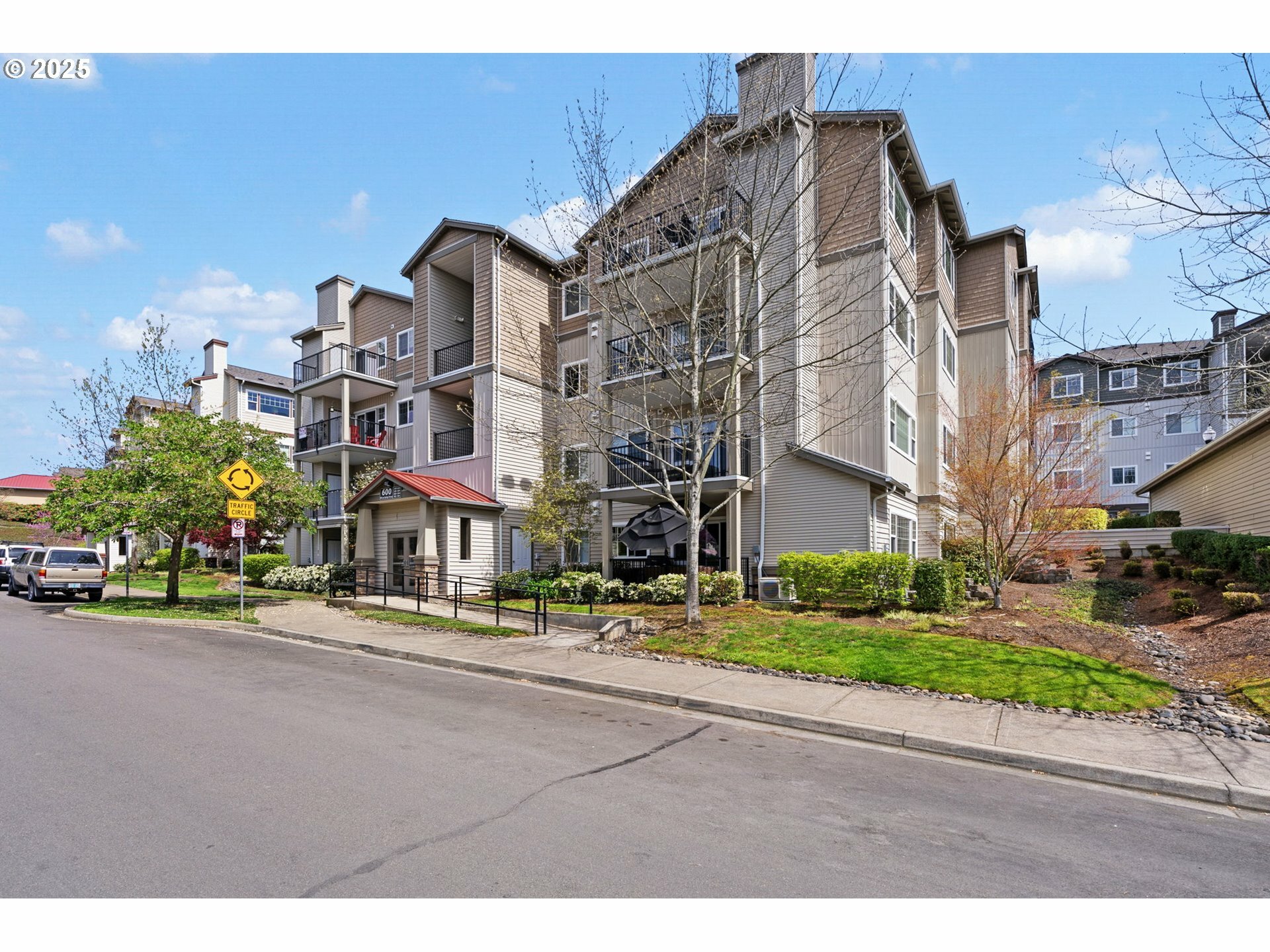 Property Photo: 600 NW Lost Springs Ter 104 OR 97229