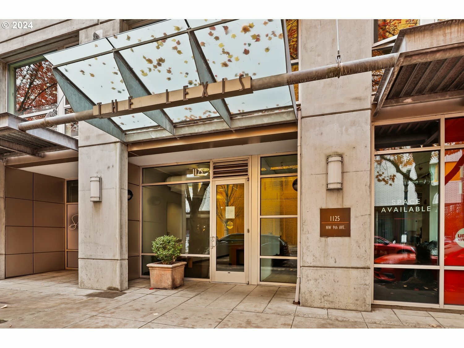 Property Photo: 1125 NW 9th Ave 424 OR 97209