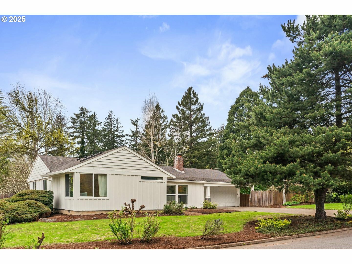 4643 SW 39th Dr  Portland OR 97221 photo