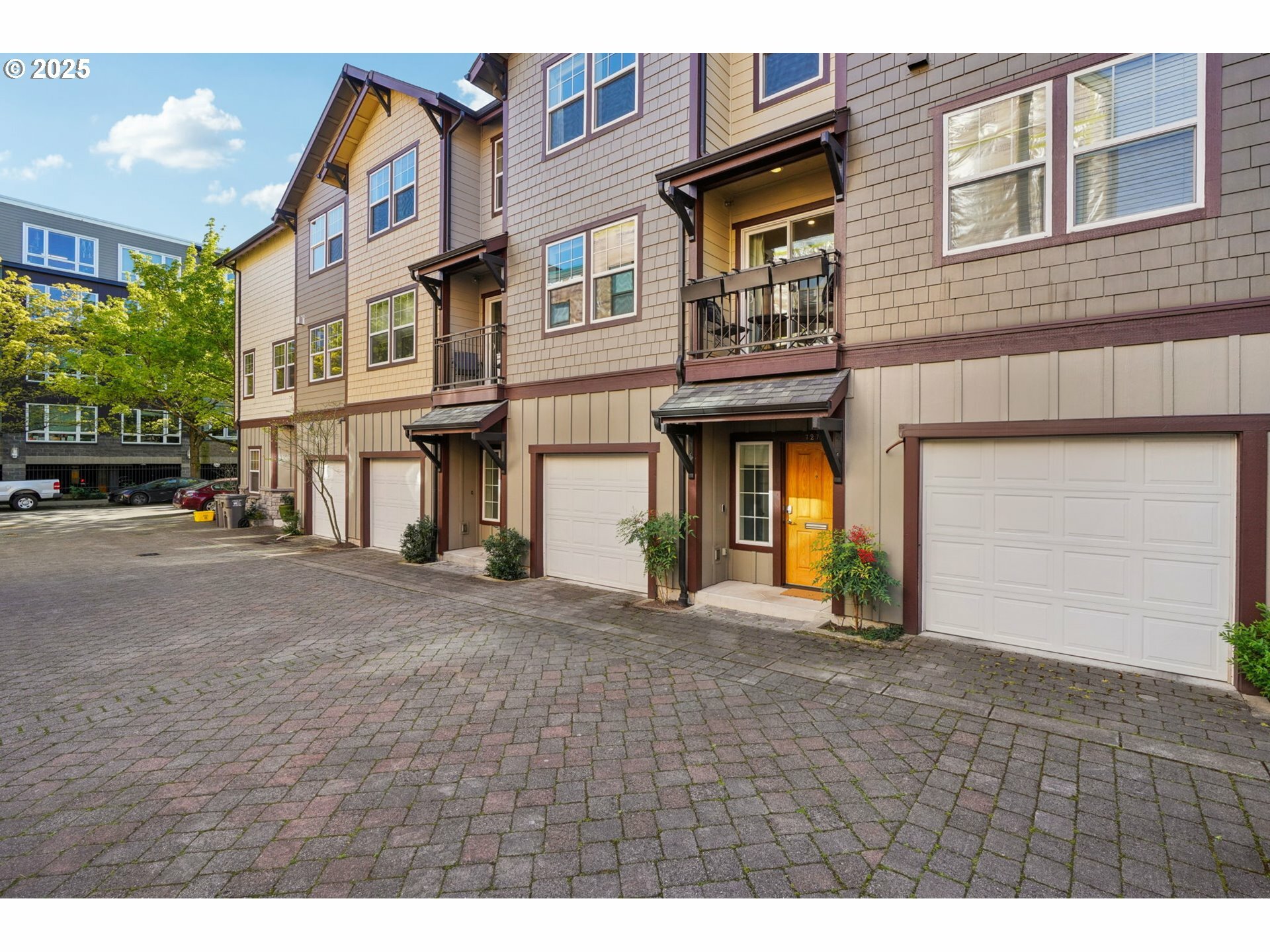 Property Photo: 727 SE 33rd Pl 21 OR 97214