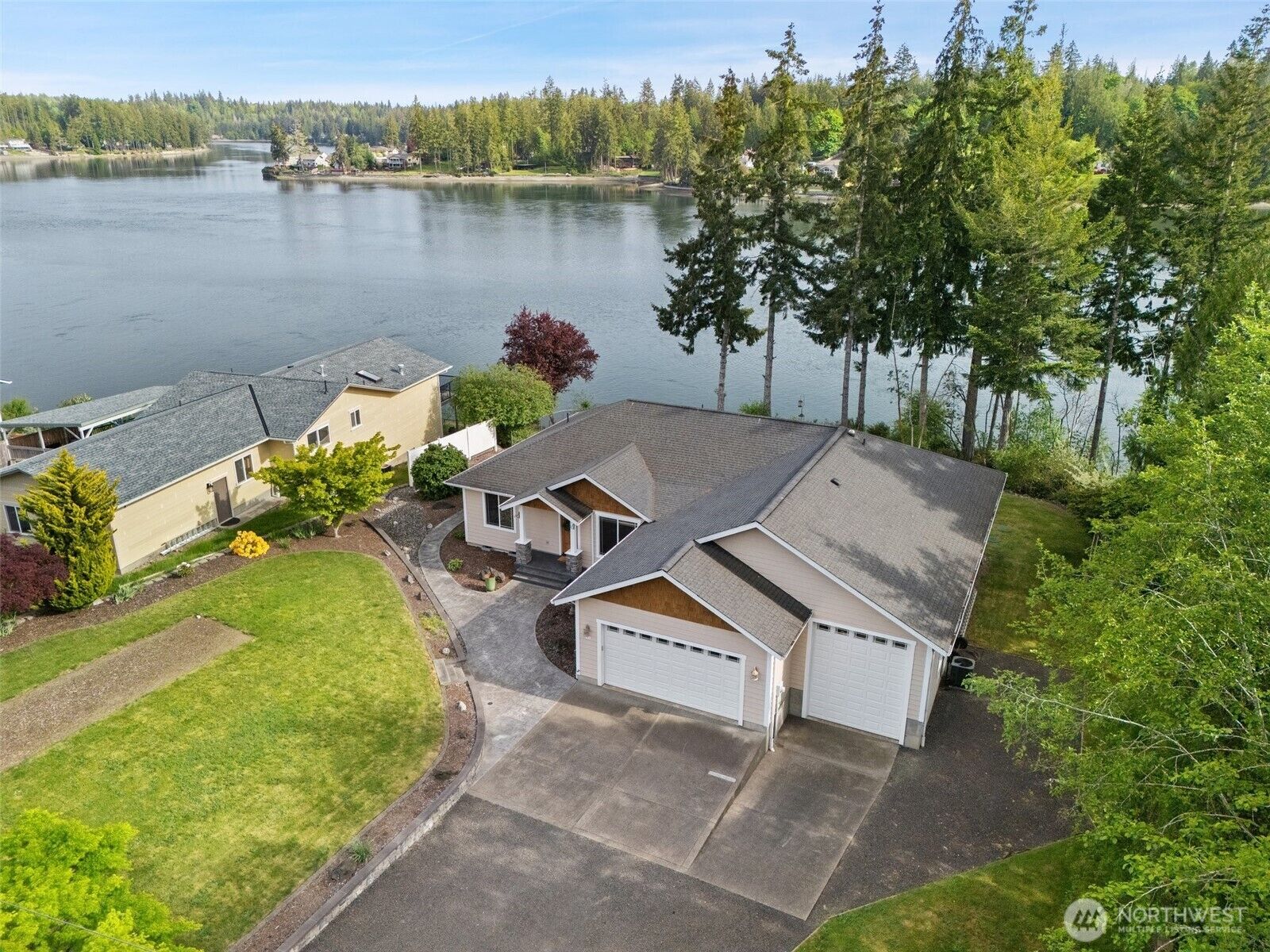 Property Photo: 431 E Agate Beach Drive WA 98584
