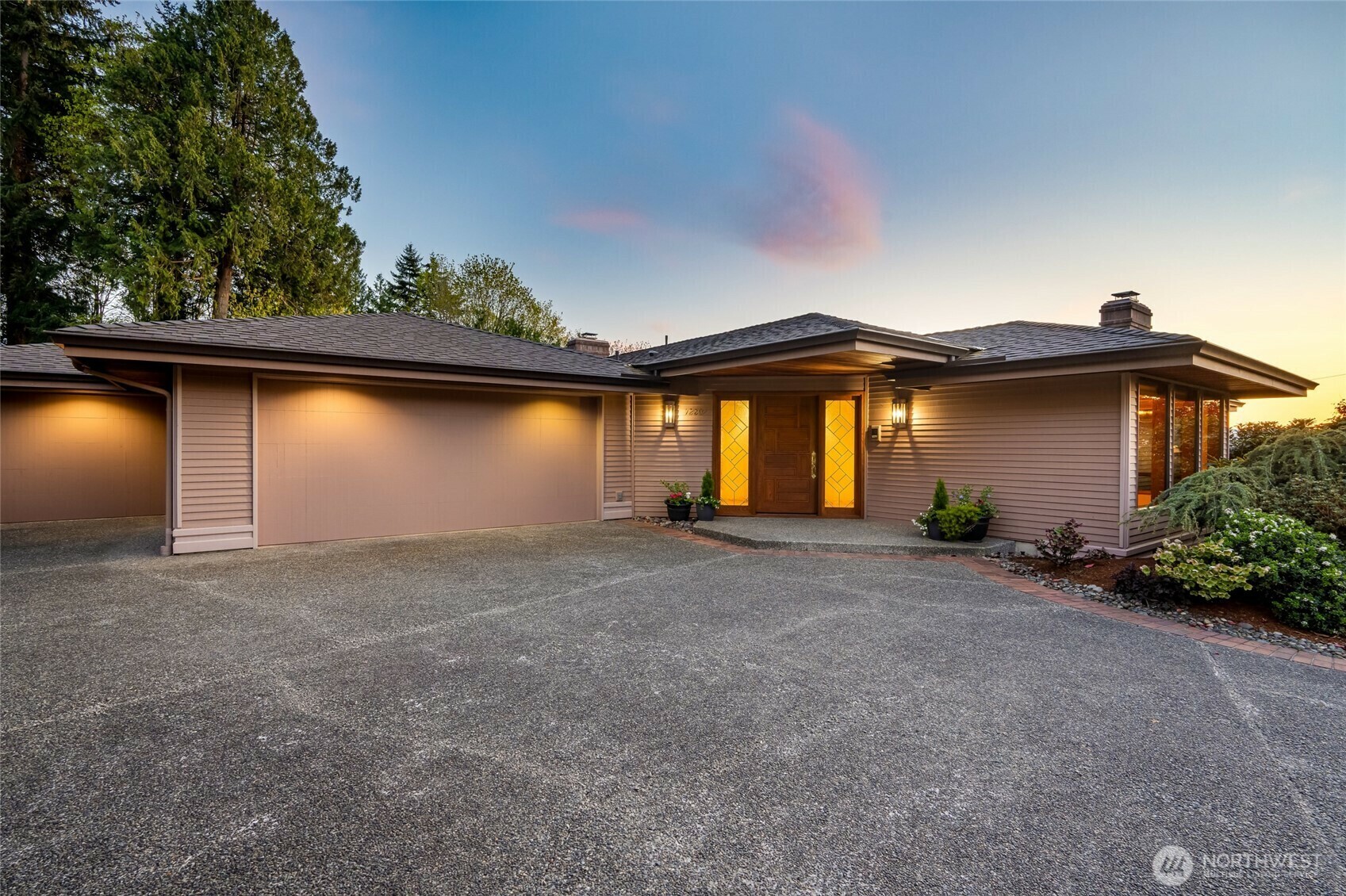 Property Photo: 1200 Viewland Way WA 98020