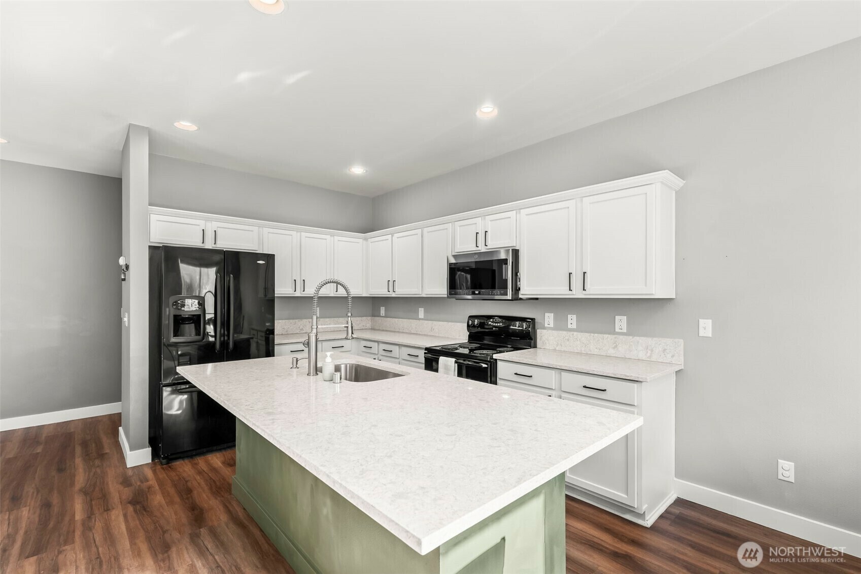 Property Photo: 4018 62nd Avenue Ct E WA 98424