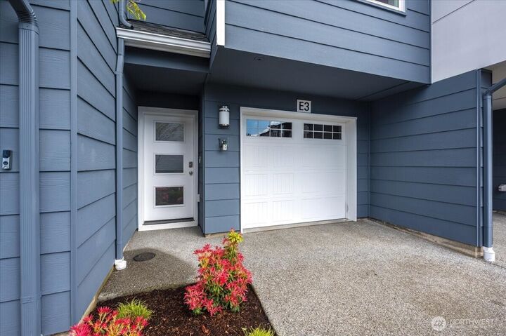 Property Photo:  14925  44th Avenue W E3  WA 98087 