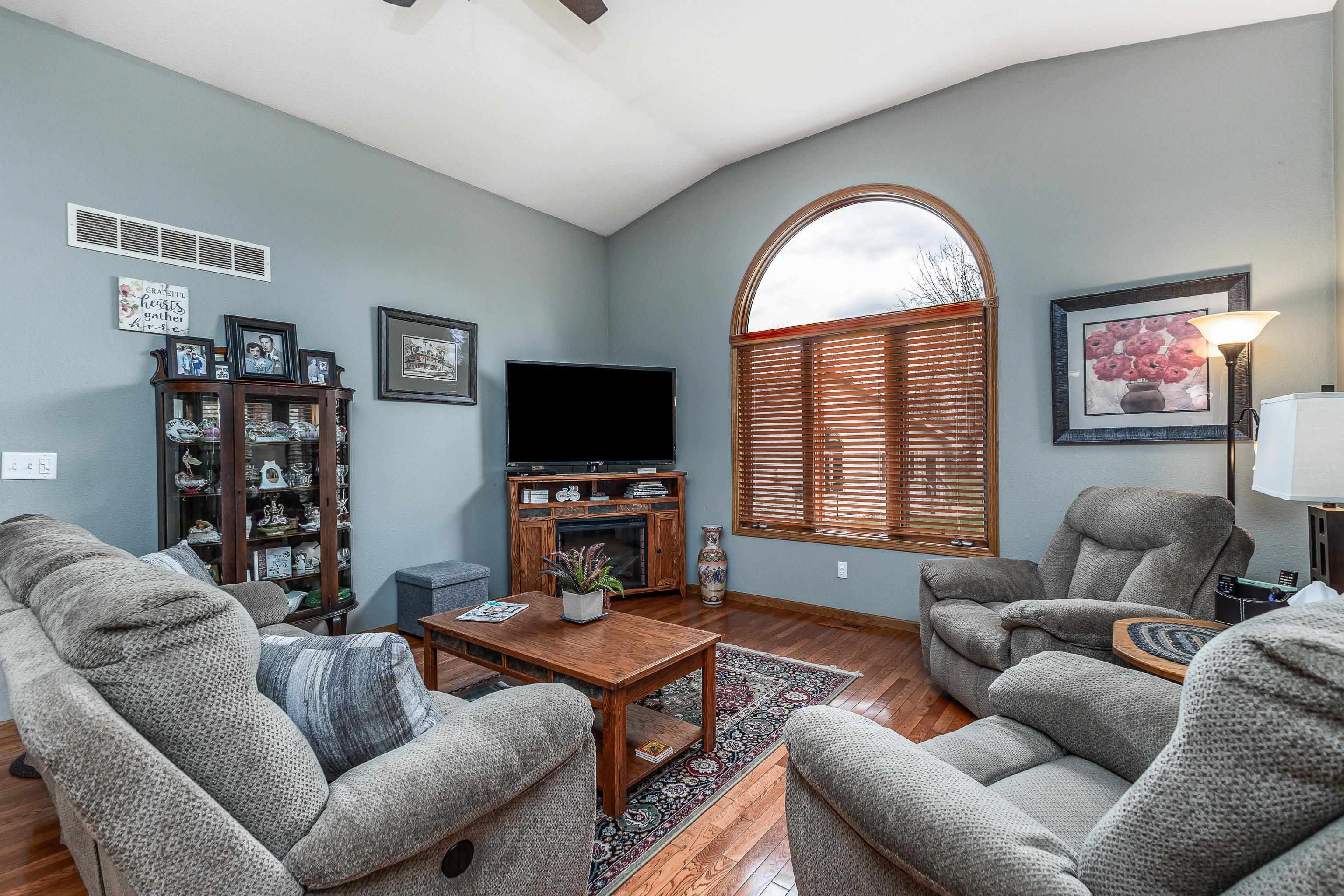Property Photo: 825 Shadow Bluff Drive IL 61036