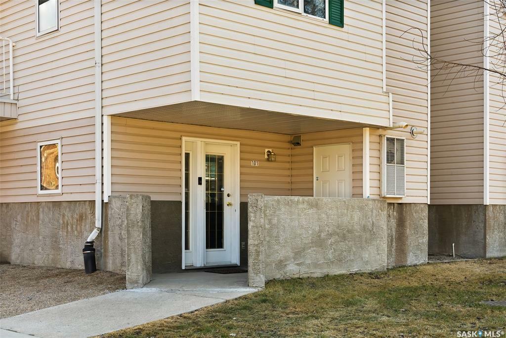 Property Photo: 2203 Angus Street 101 SK S4T 2A3