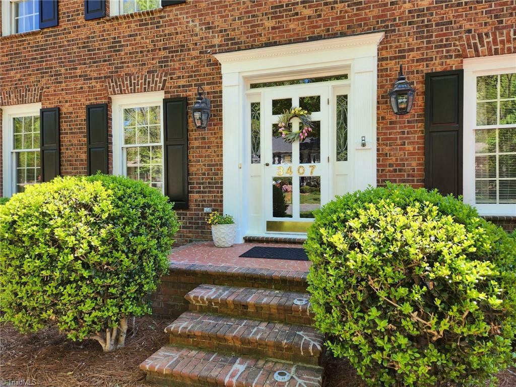 Property Photo: 3407 Crosstimbers Drive NC 27410