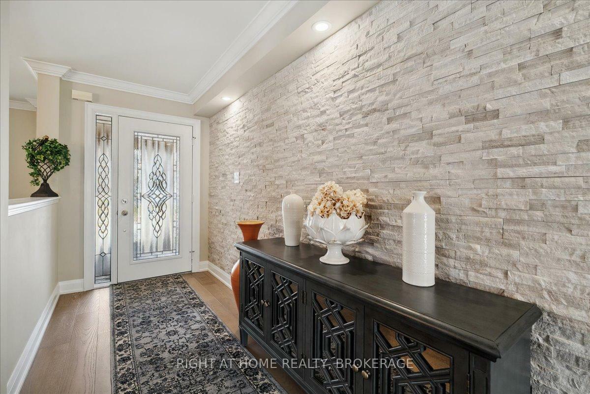 Photo de la propriété: 22 Bonnette Street ON L7J 2Z8