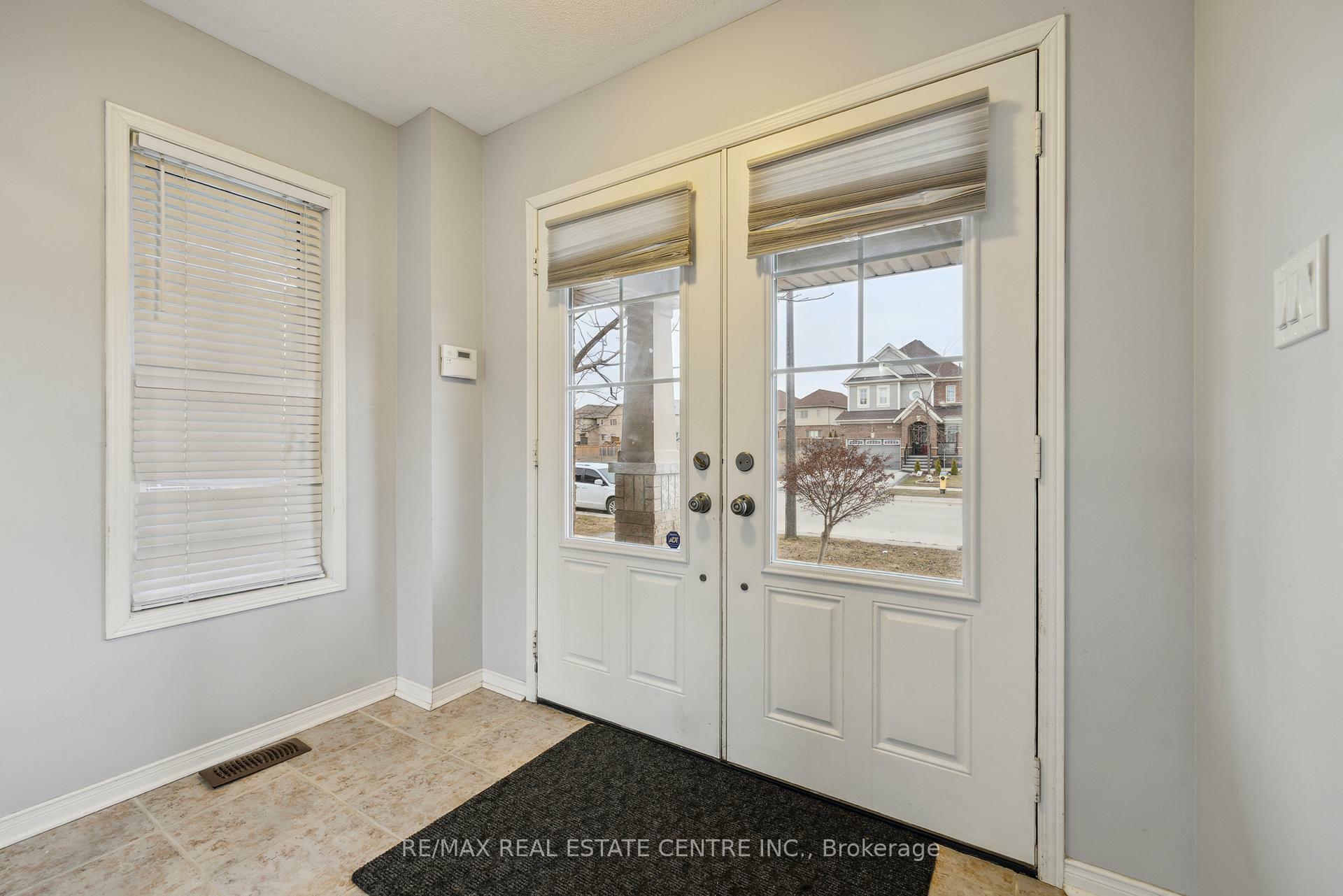 Property Photo: 17 Treetops Boulevard ON L9R 0M4