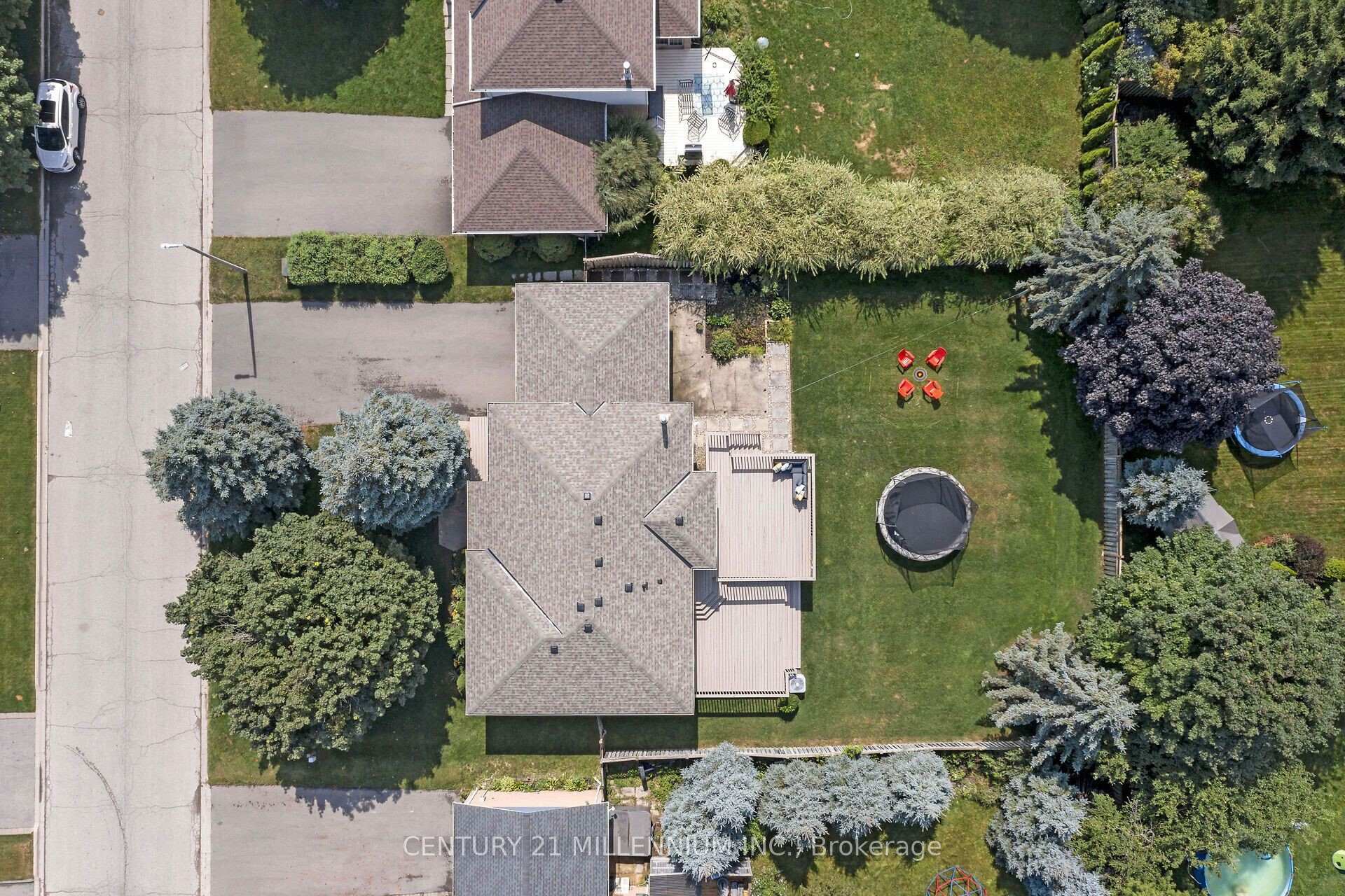 Property Photo: 38 Erinlea Crescent ON N0B 1T0