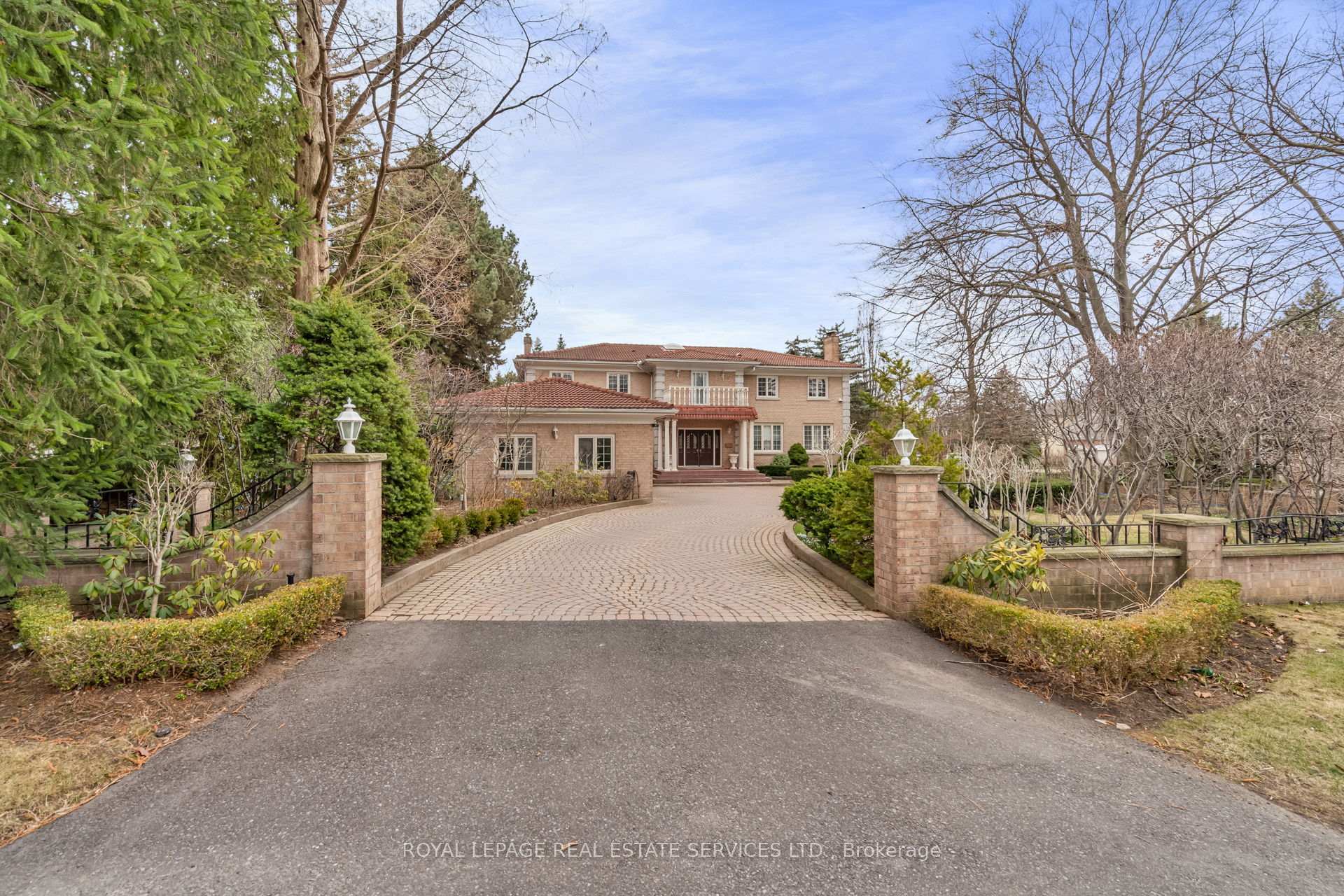 Property Photo: 49 Thorncrest Road ON M9A 1S6