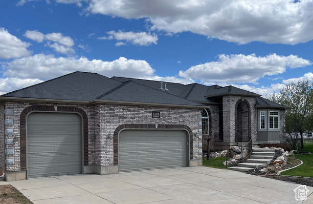 Property Photo: 407 W Larkspur Ln UT 84050