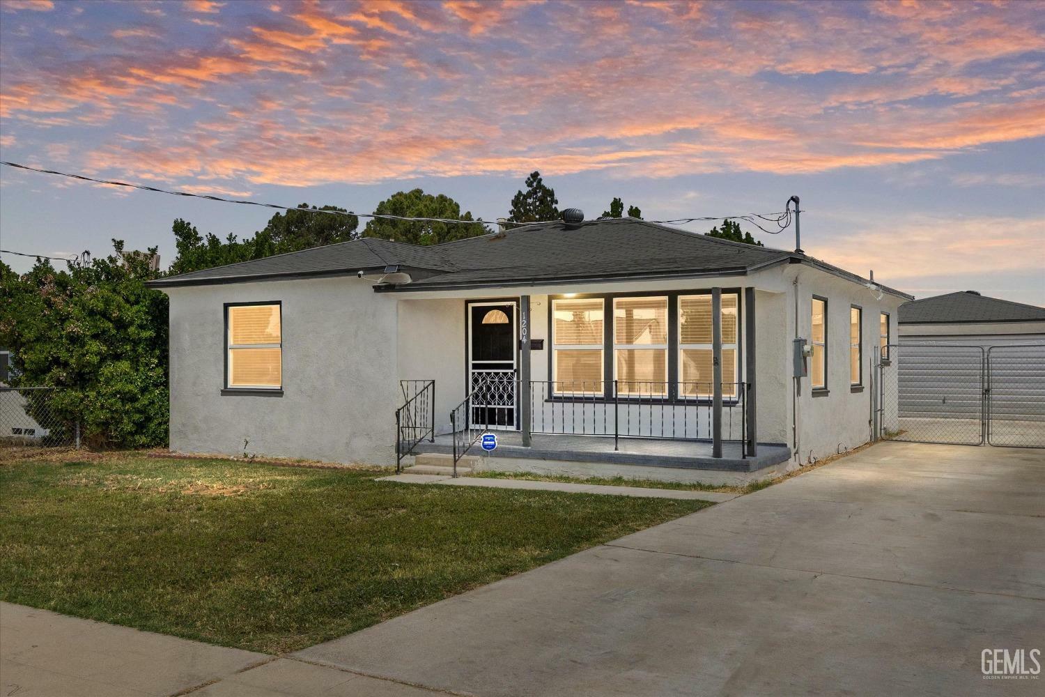 Property Photo: 1204 Castaic Avenue CA 93308