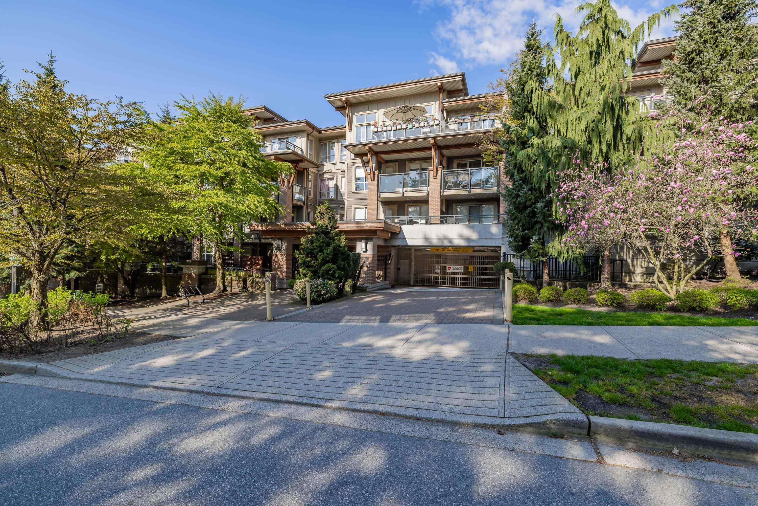 Property Photo: 1633 Mackay Avenue 108 BC V7P 0A2
