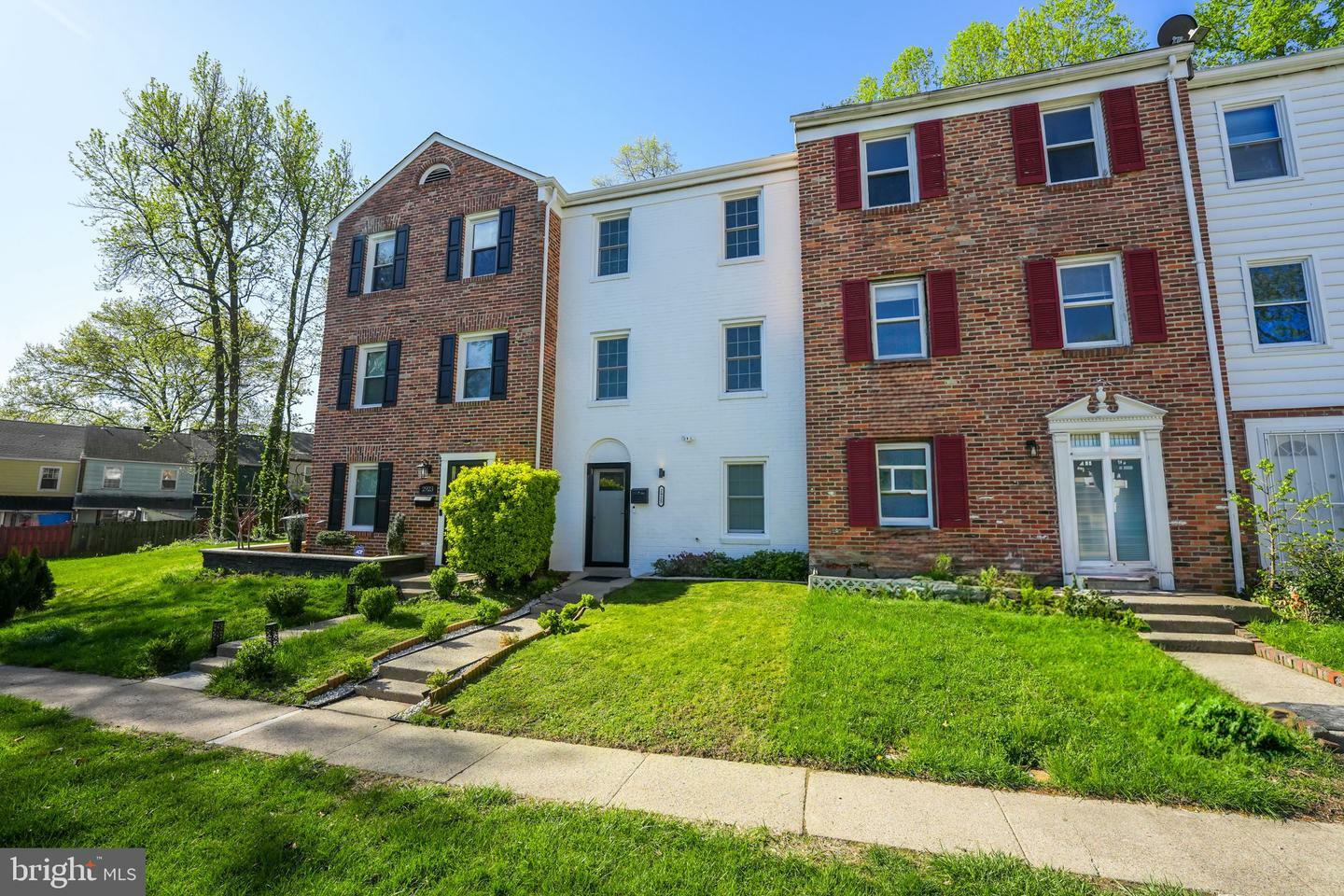 Property Photo: 2925 Wythe Court VA 22191