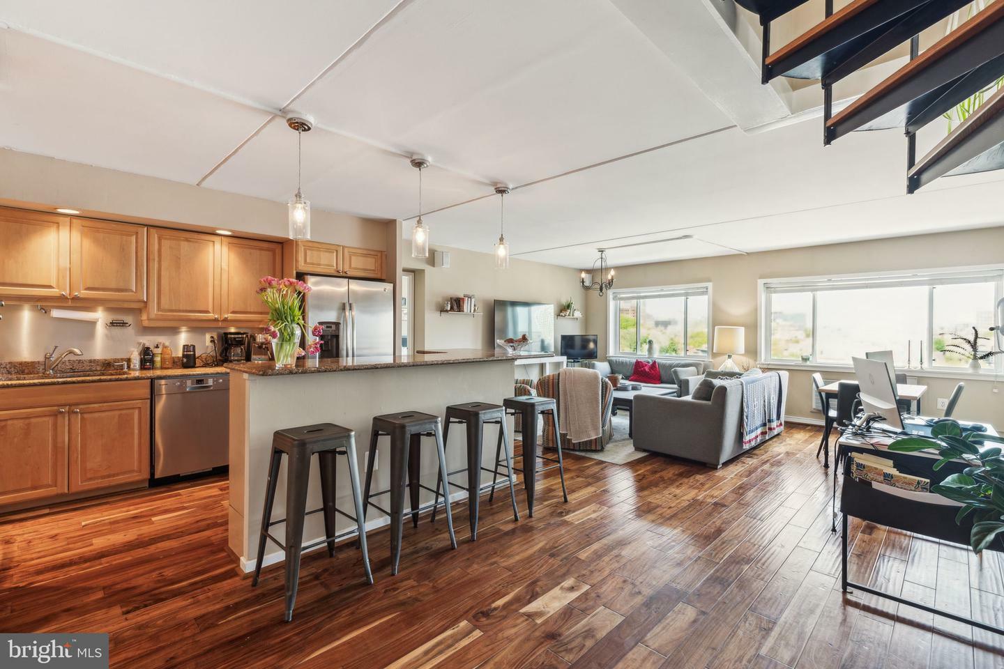 Property Photo: 200 Lombard Street 10 811 PA 19147