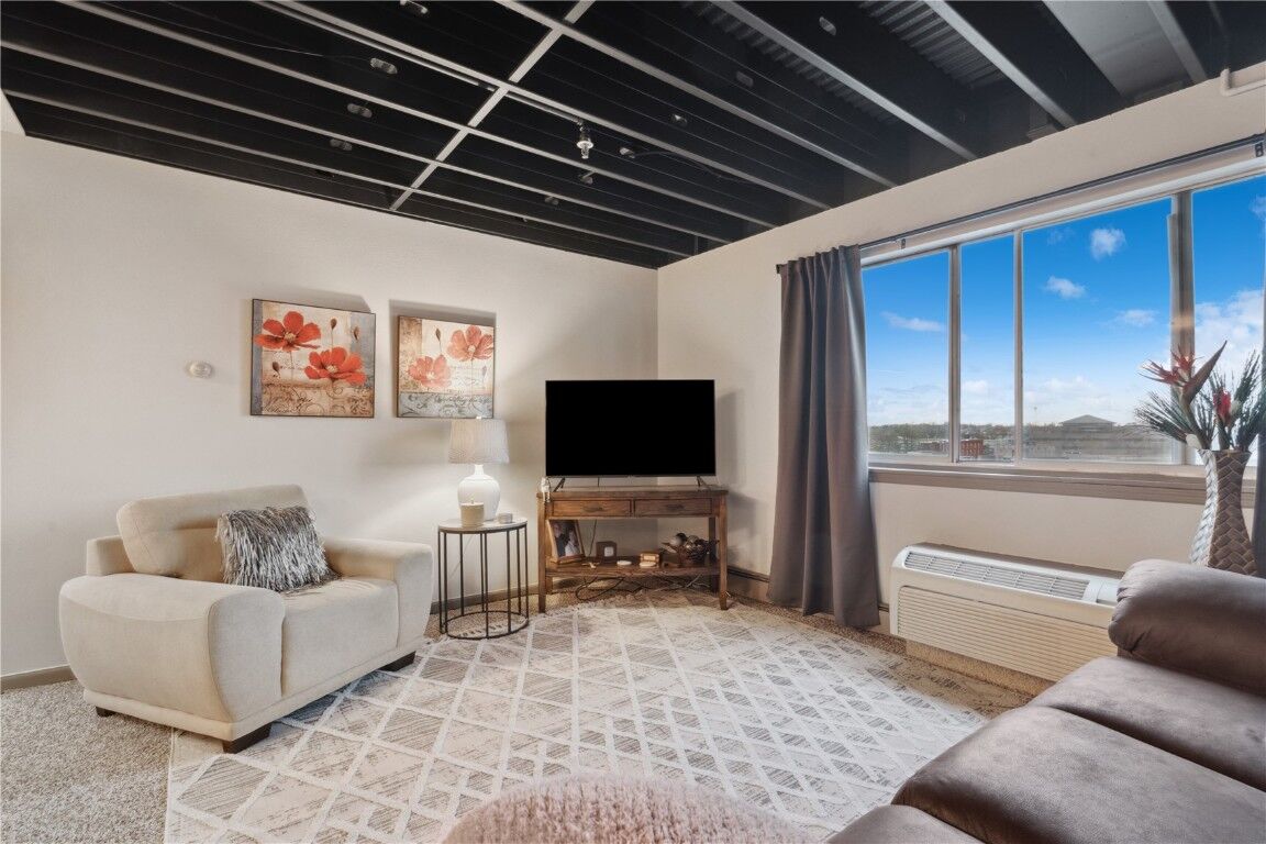 Property Photo:  400 1st Street SE 304  IA 52401 
