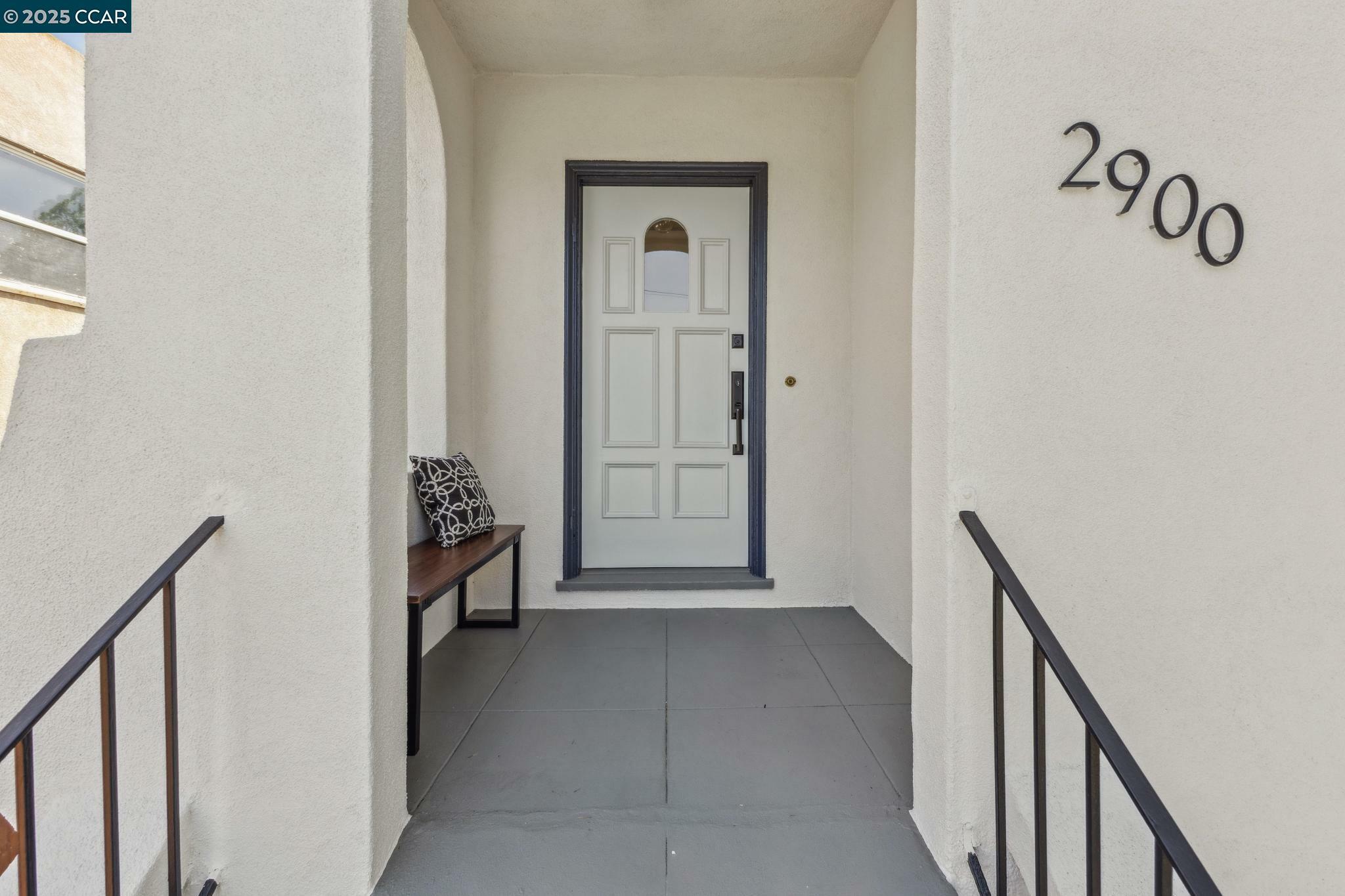 Property Photo: 2900 Rawson St CA 94619
