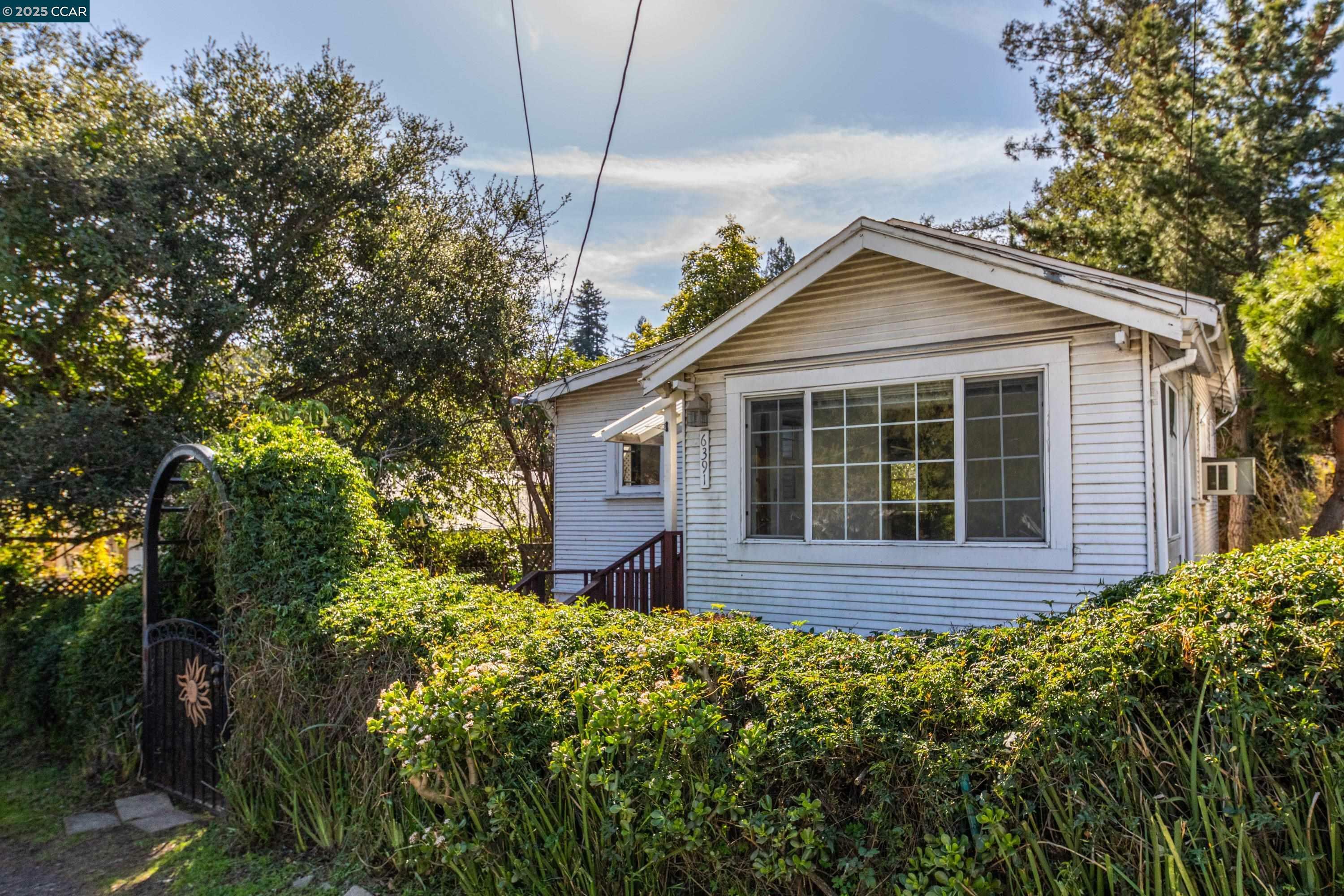 6391 Hillmont Dr  Oakland CA 94605 photo