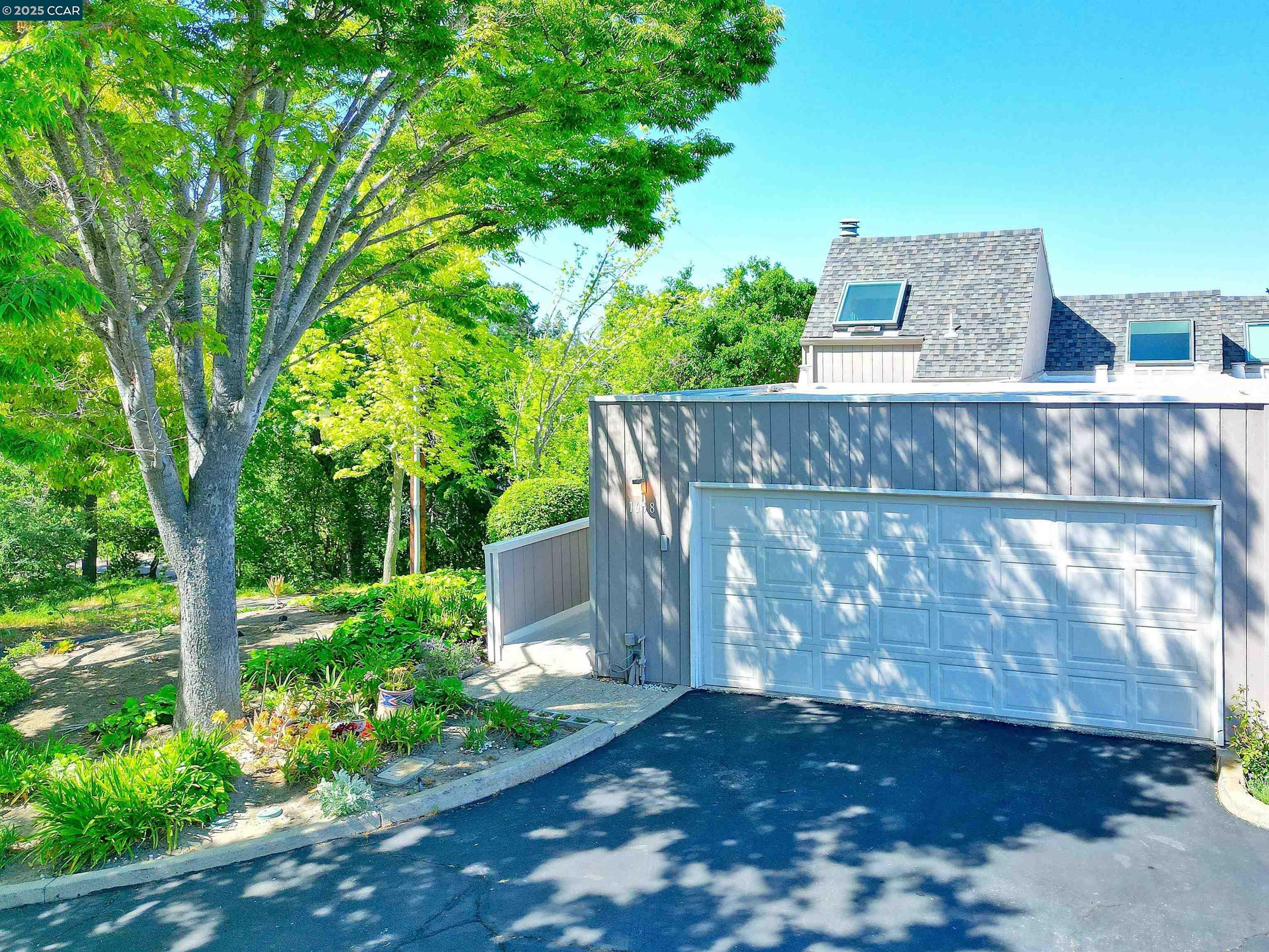 Property Photo: 1658 Terrace Way CA 94597