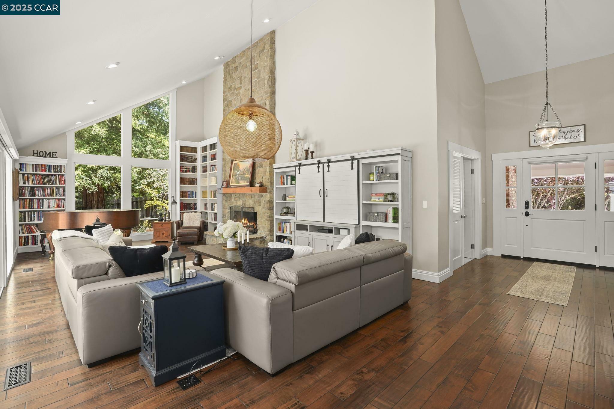 Property Photo: 24 Ray Ct CA 94507