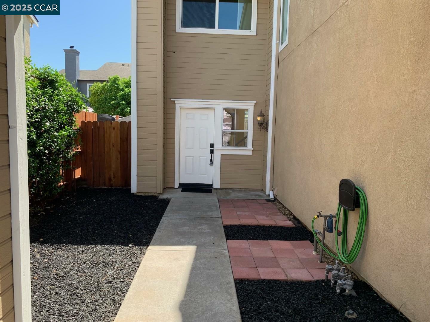 Property Photo: 2085 Springbrook Ct CA 94561