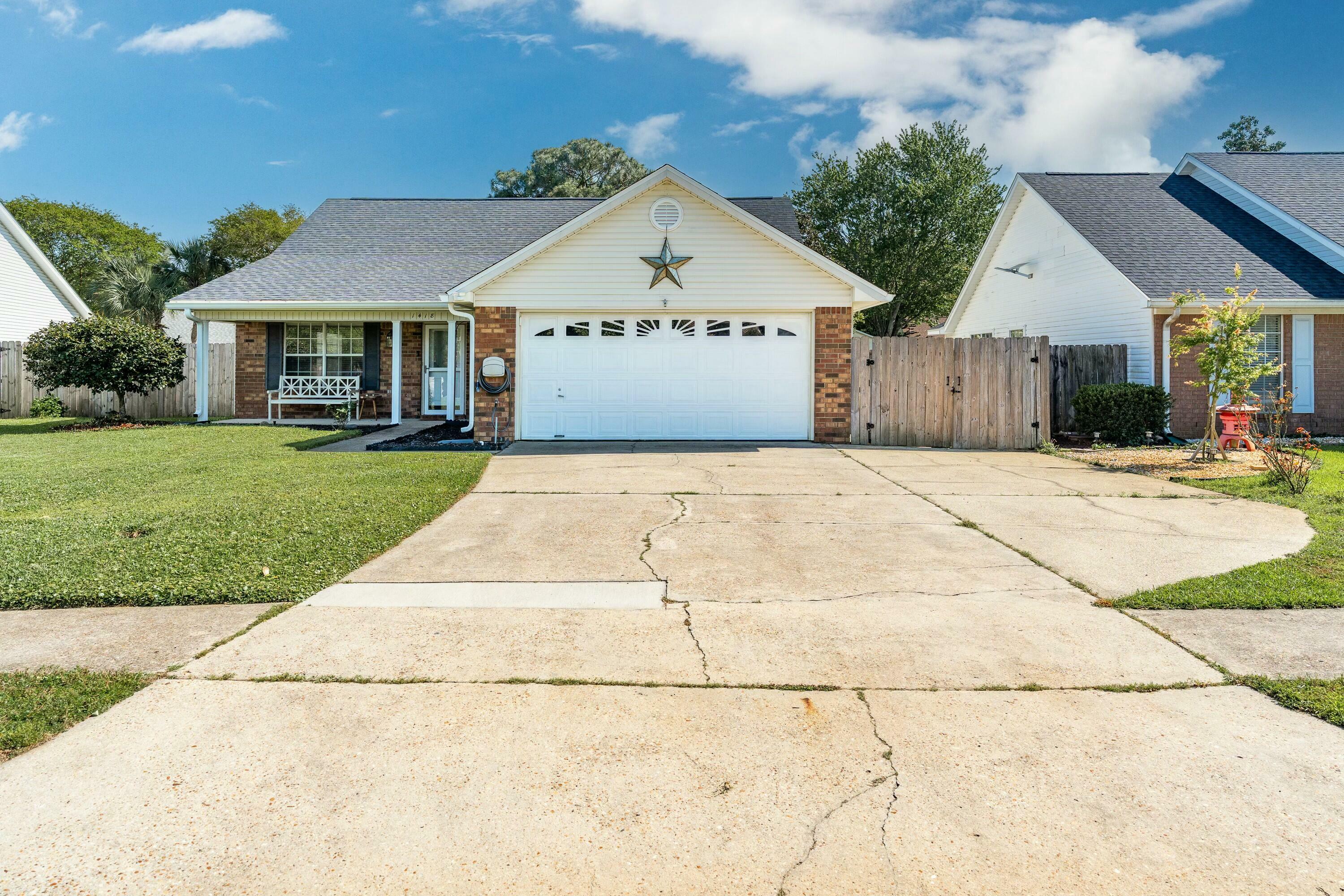 Property Photo: 1418 Sterling Point Drive FL 32563