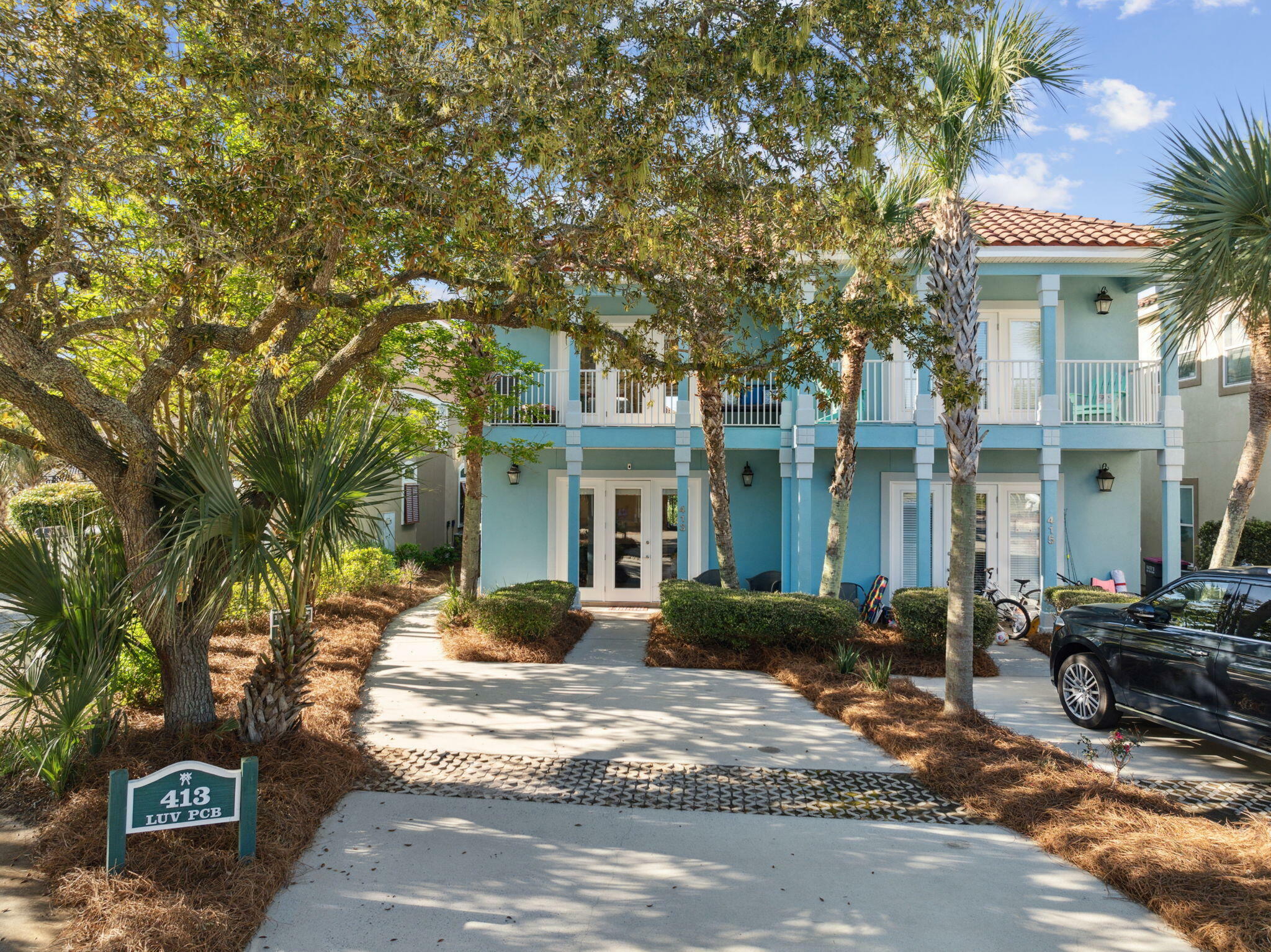 Property Photo: 413 La Valencia Circle FL 32413