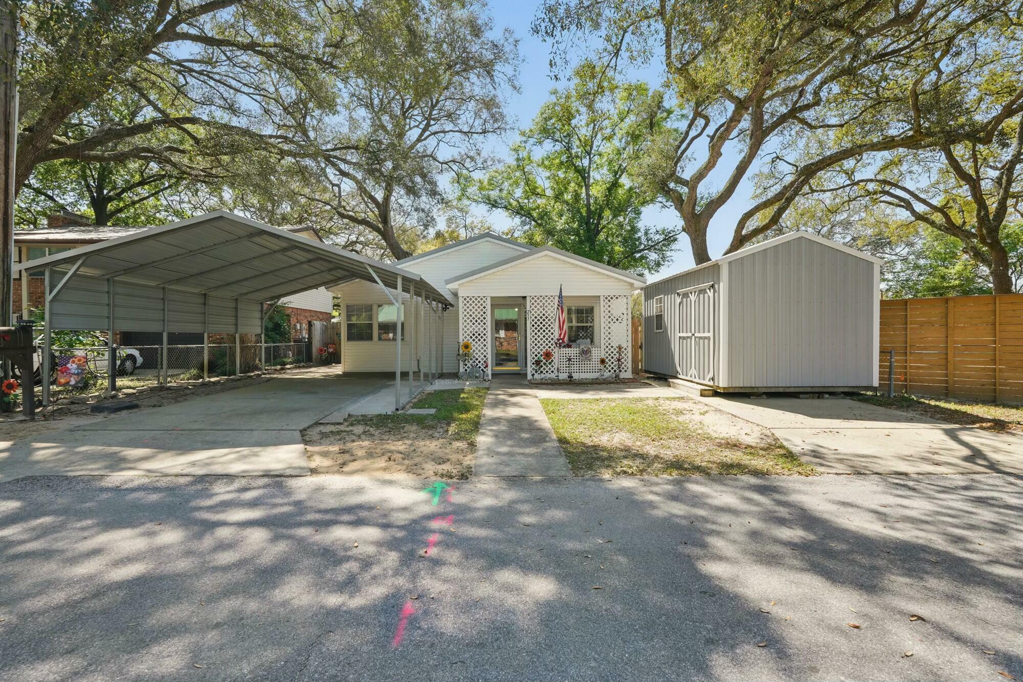 Property Photo: 711 Powell Drive FL 32578
