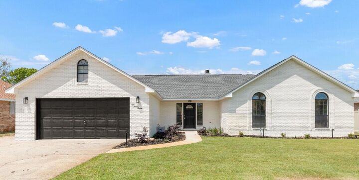 Property Photo: 197 Kel-Wen Circle FL 32541