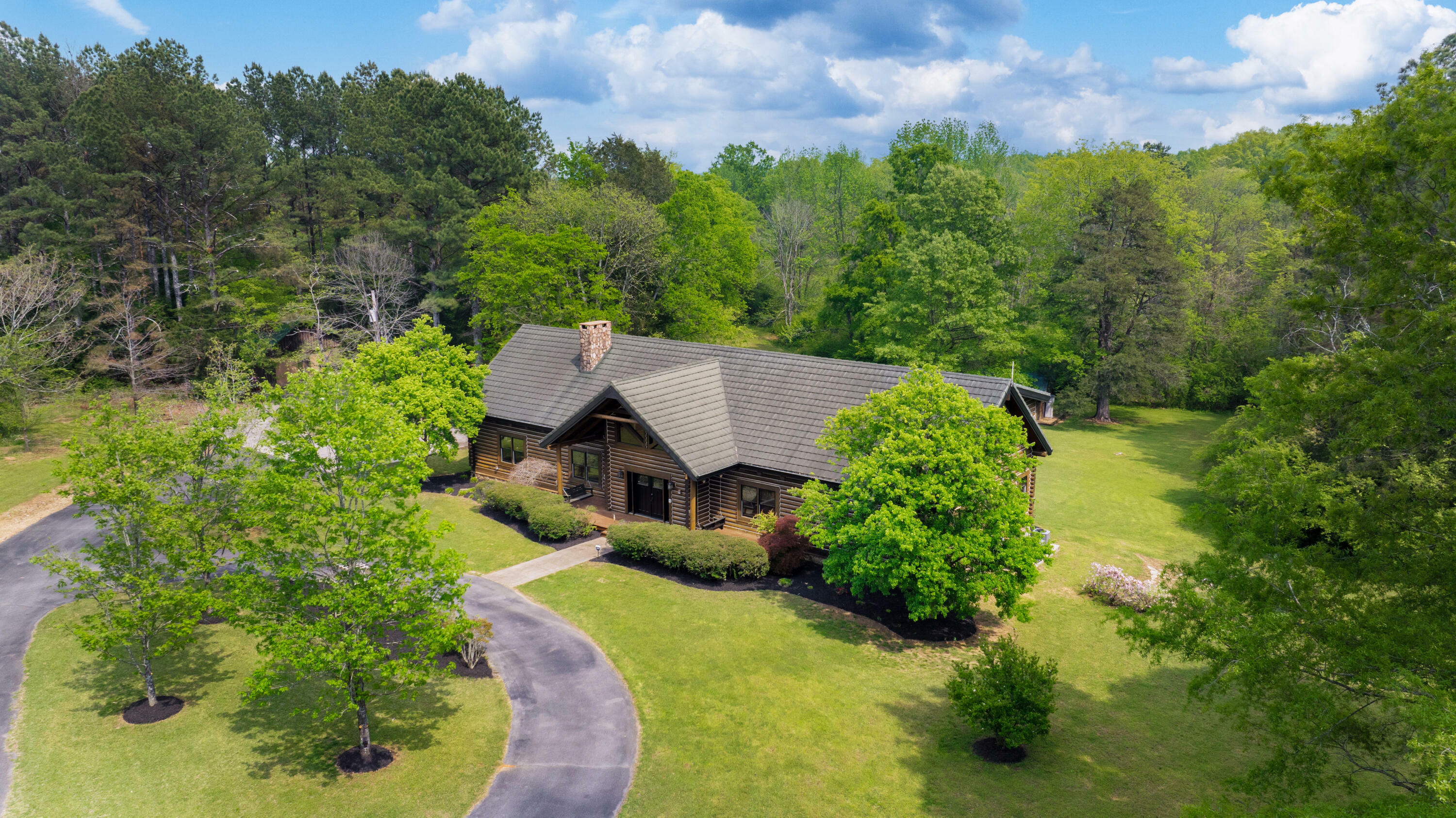 Property Photo: 1007 County Road AL 35752