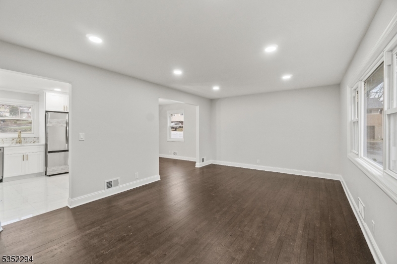Property Photo: 14 Lynn Pl NJ 07424