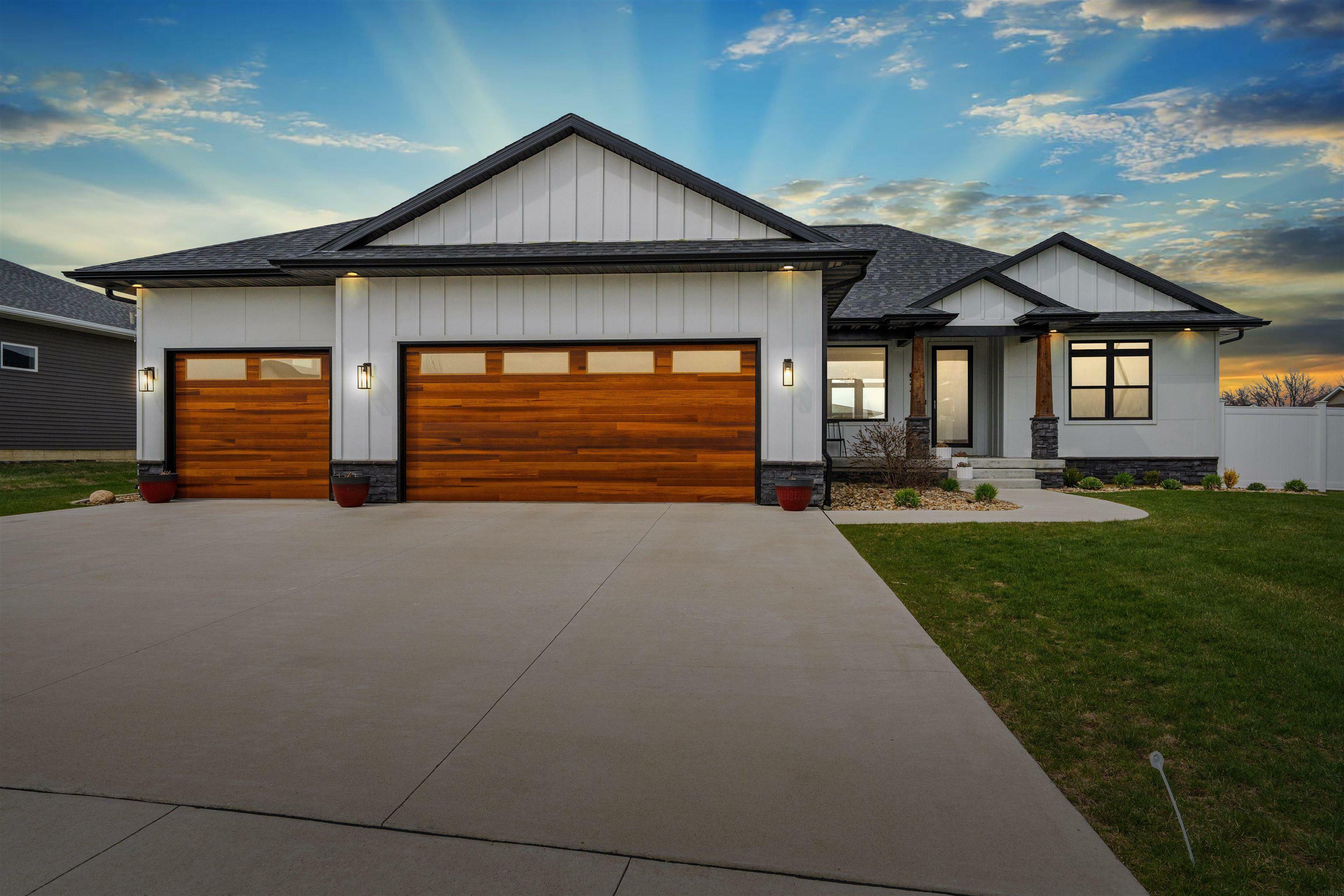 Property Photo: 1921 Ashworth Drive IA 50613