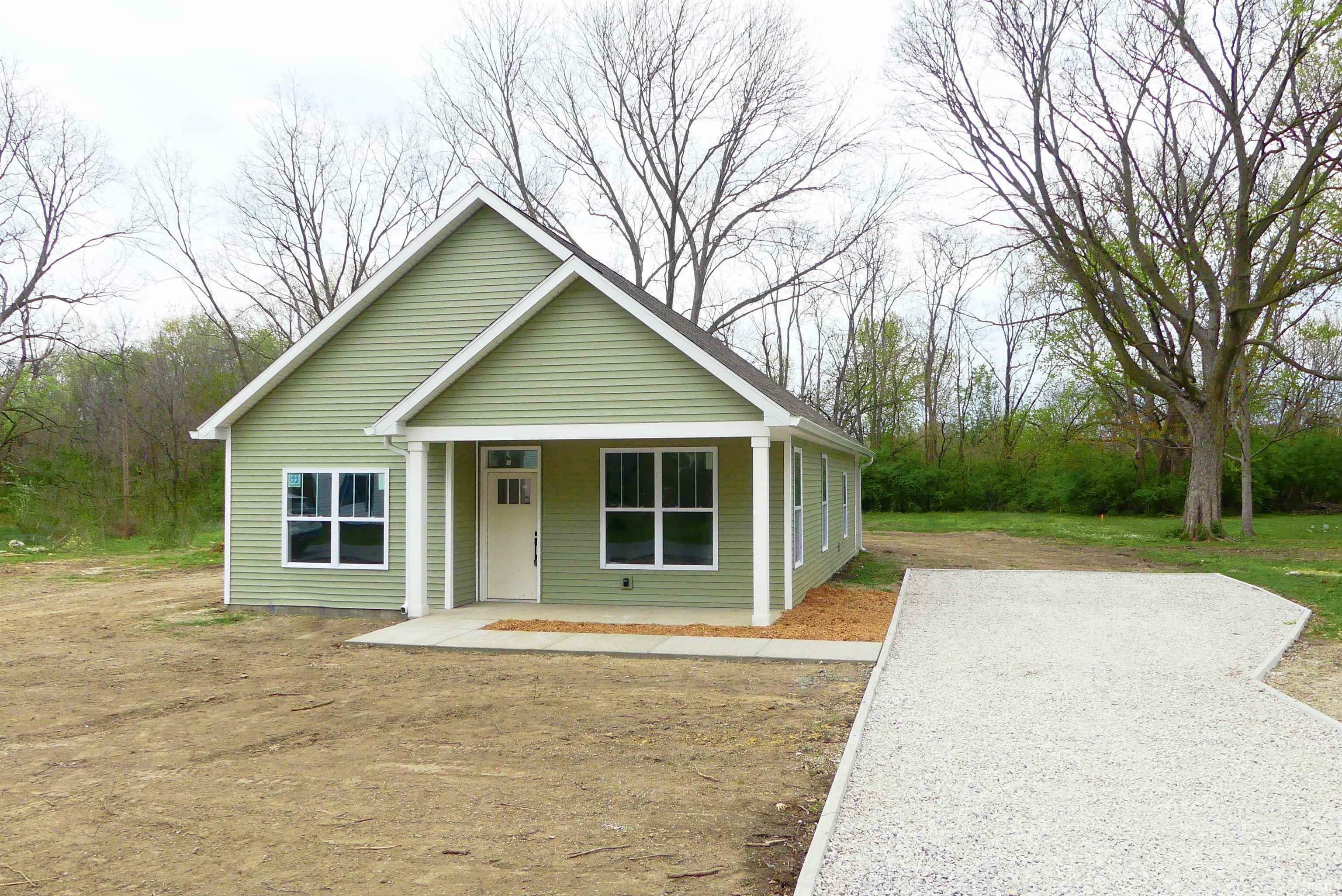 Property Photo: 816 E Emerson Street IN 47670