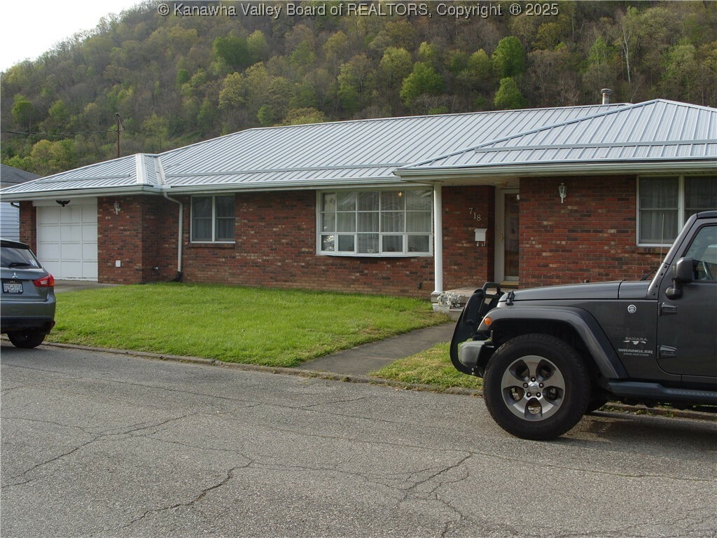 Property Photo: 718 Fifth Avenue WV 25136
