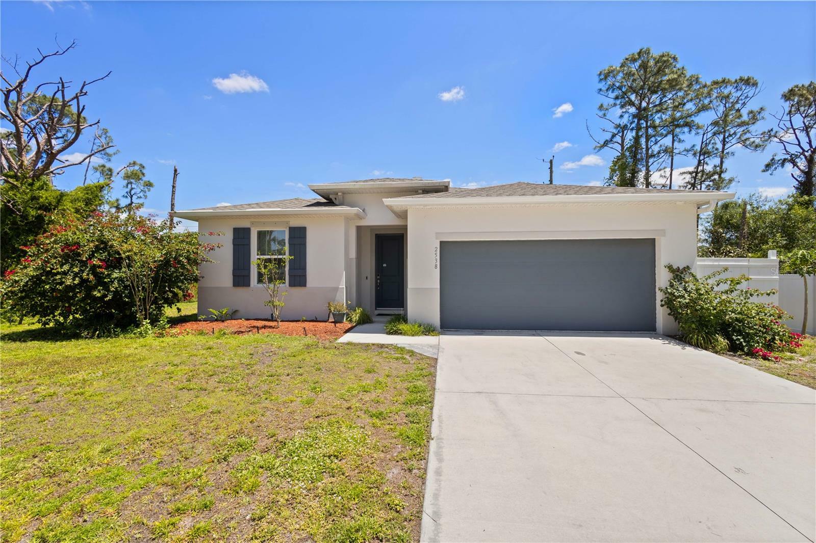 Property Photo: 2538 Dongola Street FL 34291