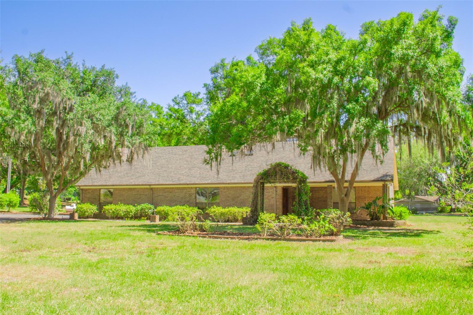 Property Photo: 2112 Robie Avenue FL 32757
