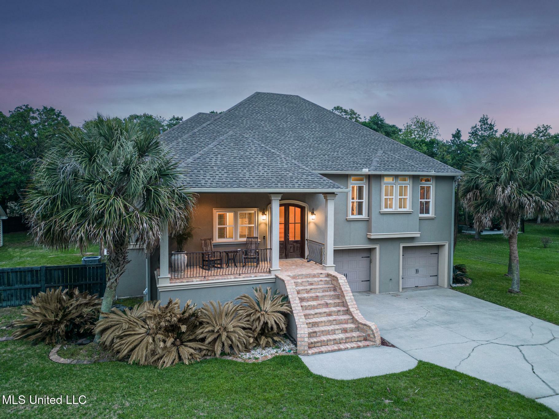 Property Photo:  216 Courtenay Avenue  MS 39571 