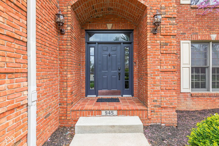 Property Photo:  945 Baywood Court  IN 47201 