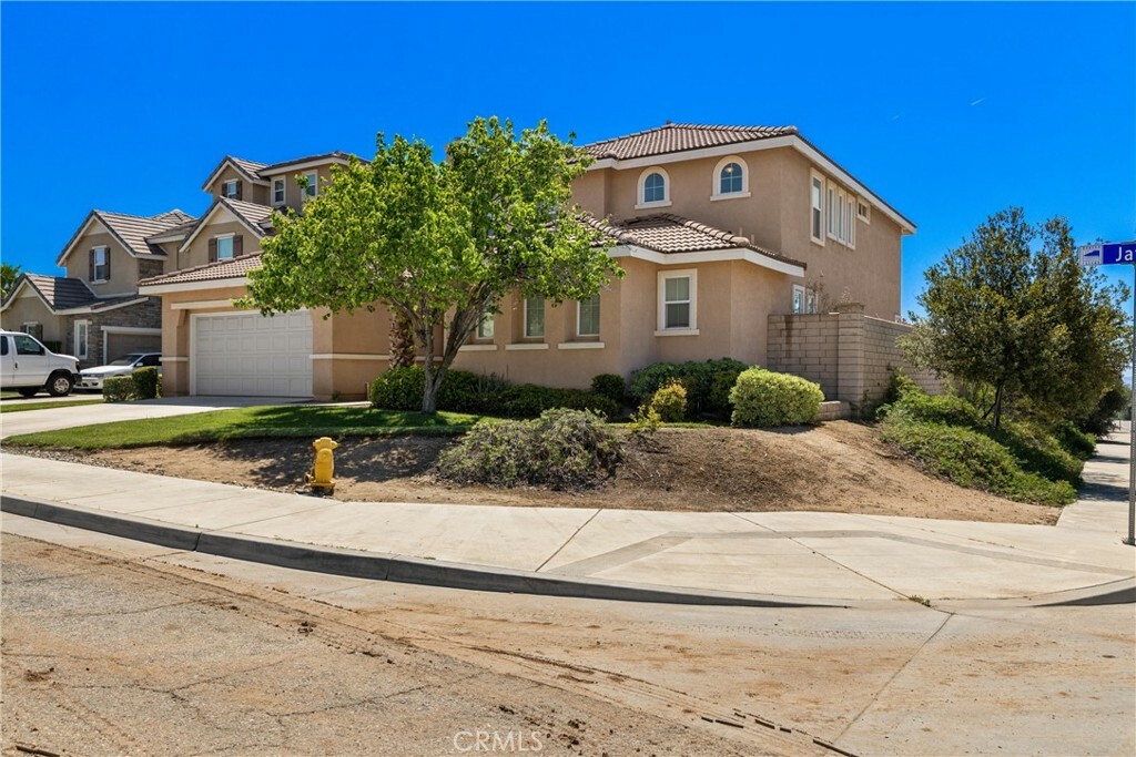 Property Photo: 11737 Jaffa Way CA 92557