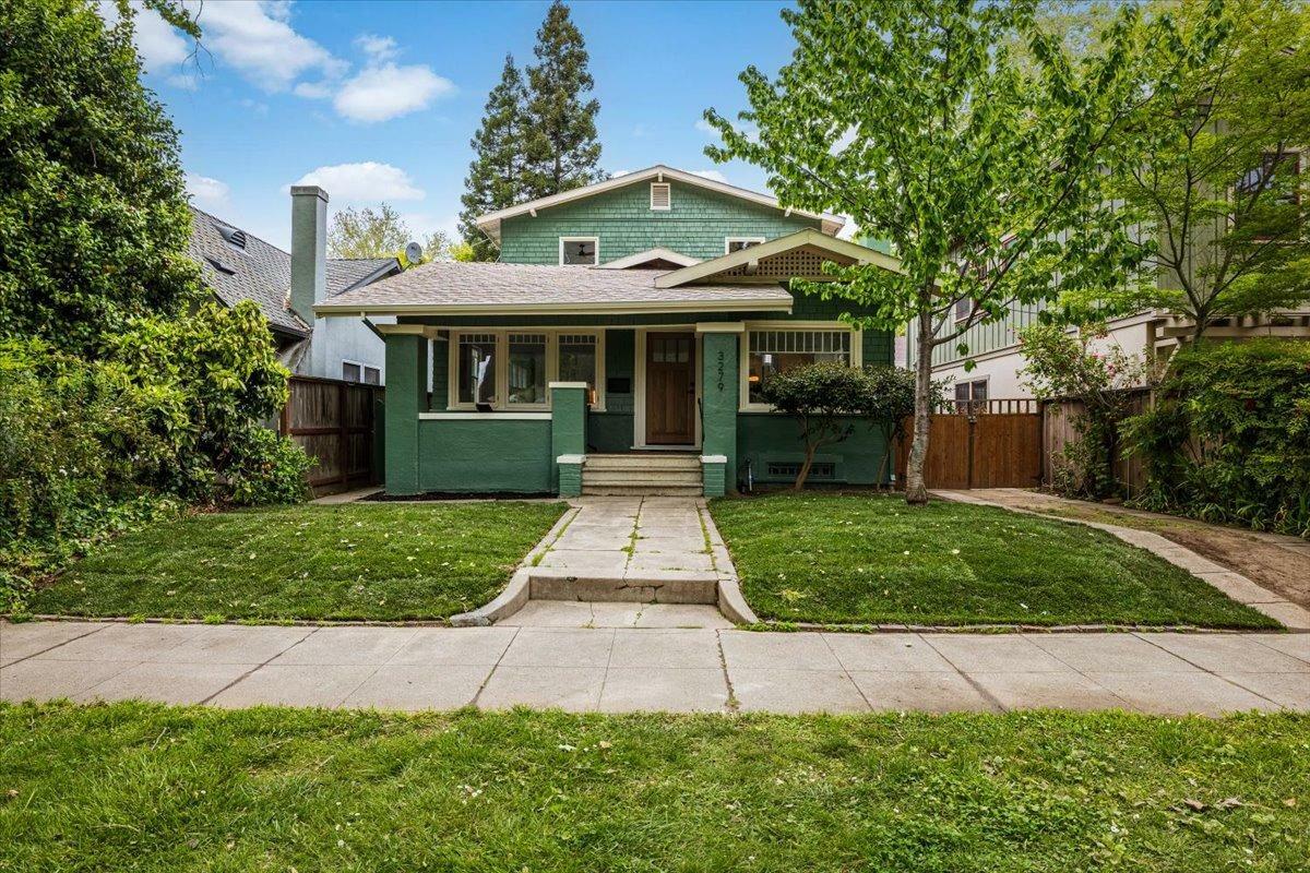 3279 D Street  Sacramento CA 95816 photo